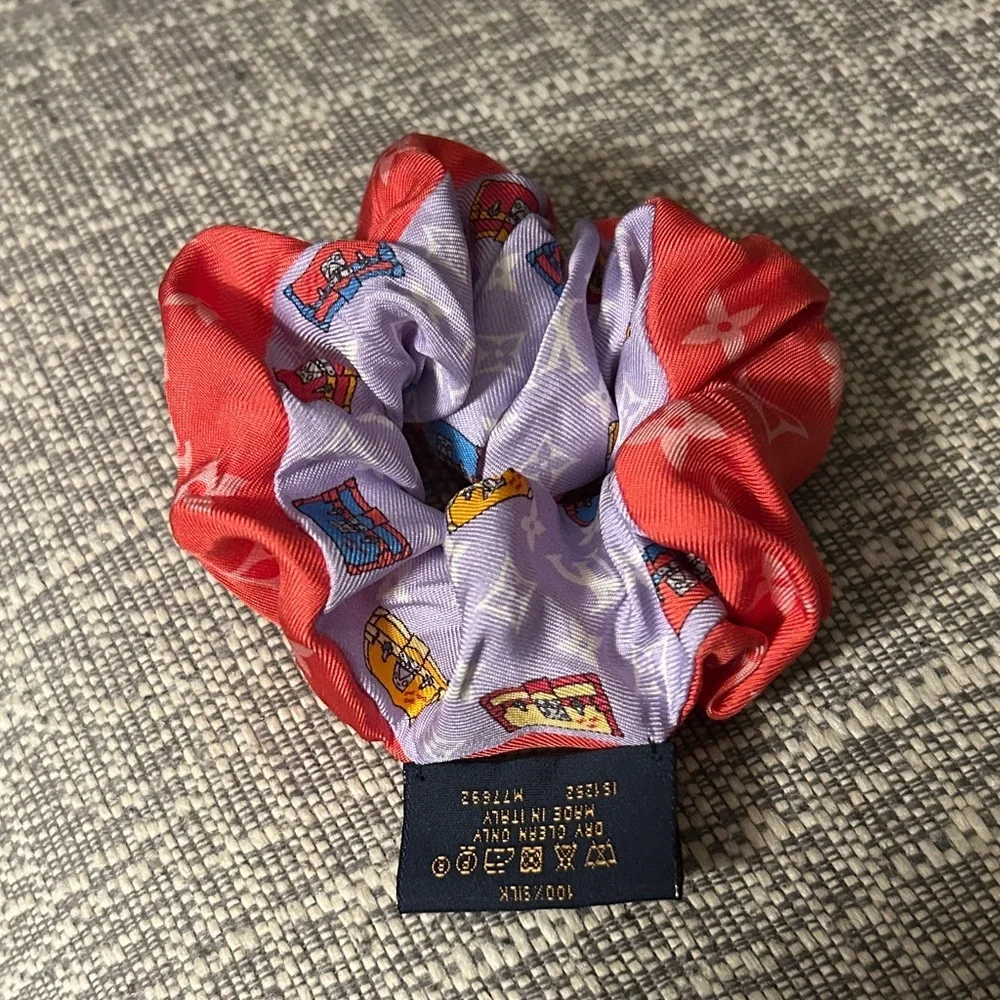 265. Louis Vuitton Vibrant Red & Purple Silk Hair Scrunchie W/COA